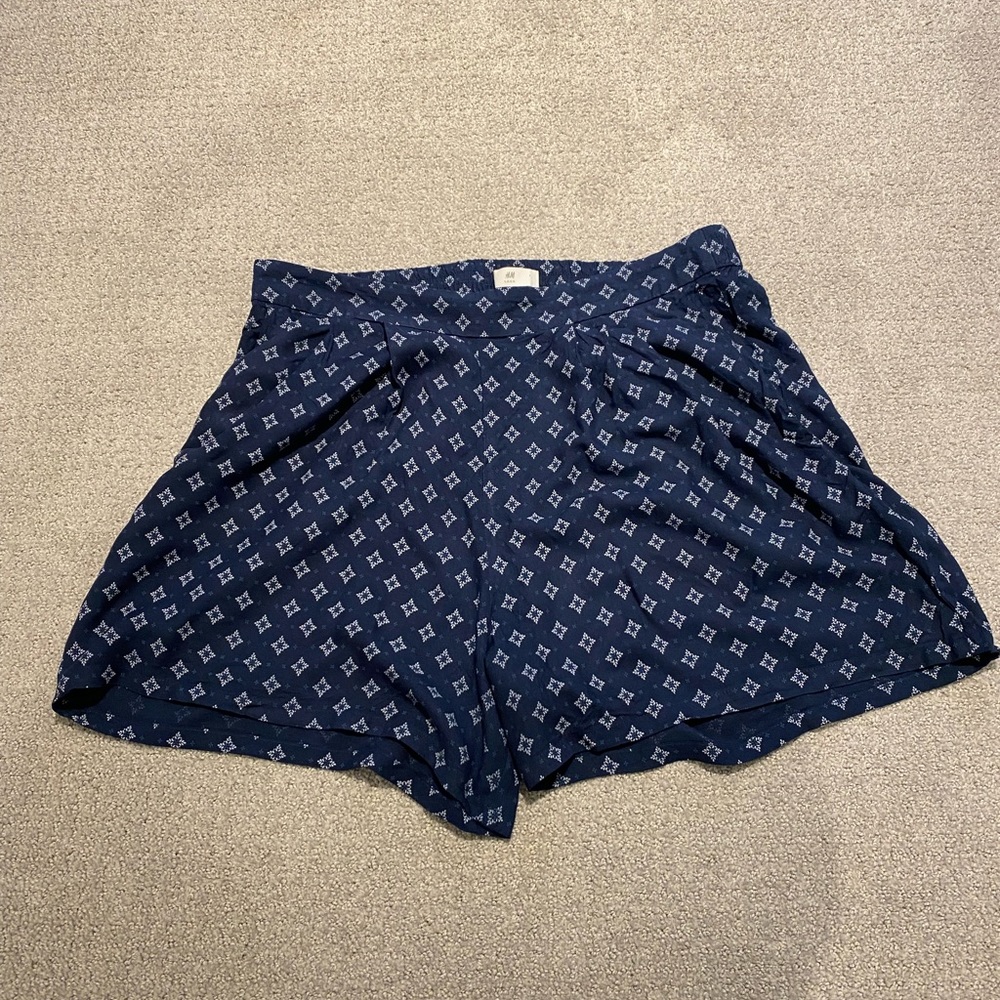 H&M Navy Blue Patterned Shorts in a size 12